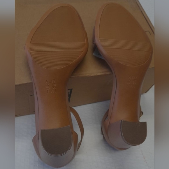 SIZE 10W Naturalizer Women's Vera Sandal - Picture 4 of 5